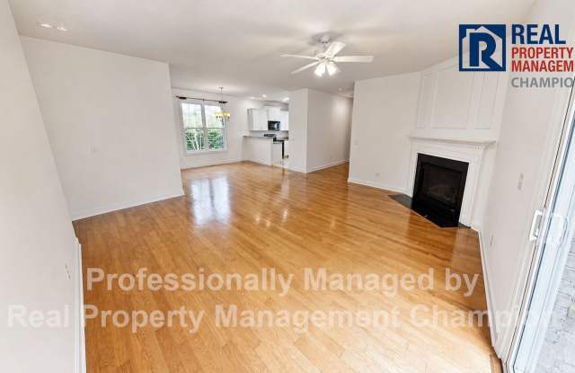 3BD/2BA Split Floorplan Home w/Fireplace and Attached Garage Gallery 3