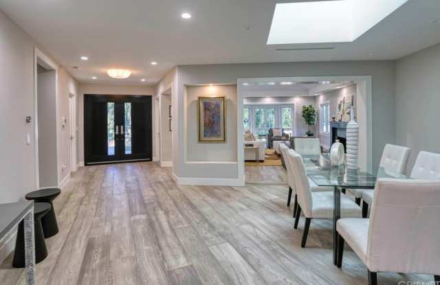 10700 Lindbrook Gallery 4