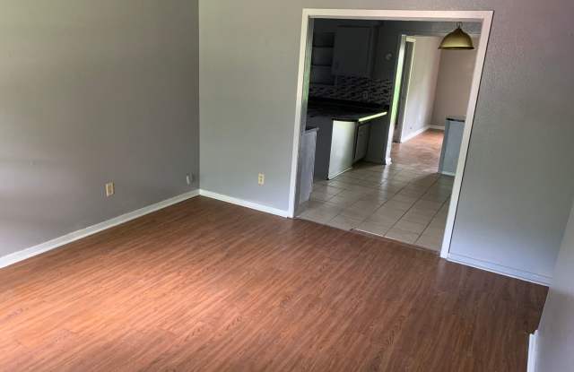 Large 5 bedroom in Bossier with a bonus room that could be used as an additional bedroom! Gallery 4