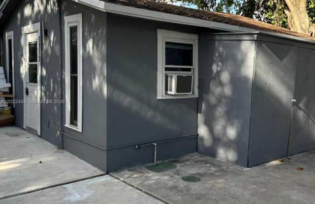 5911 NW 5th Ct photos photos