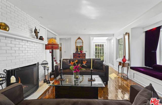 2098 MOUND Street Gallery 2