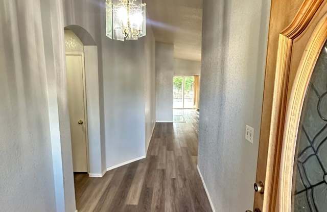 Spacious and Stylish 3 Bedroom Home in a Prime Bakersfield Location! photos photos