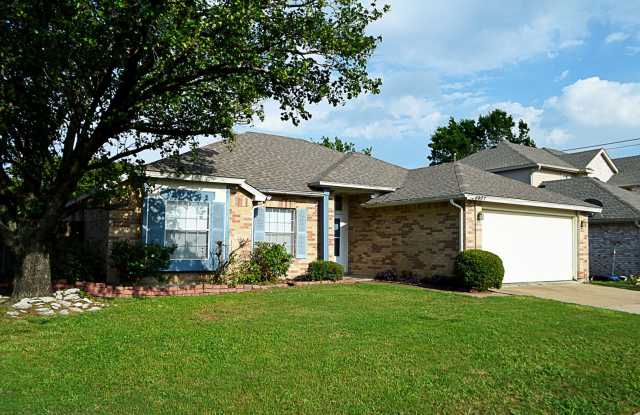 Great home in South Arlington! - 6807 Towerwood Drive, Arlington, TX 76001