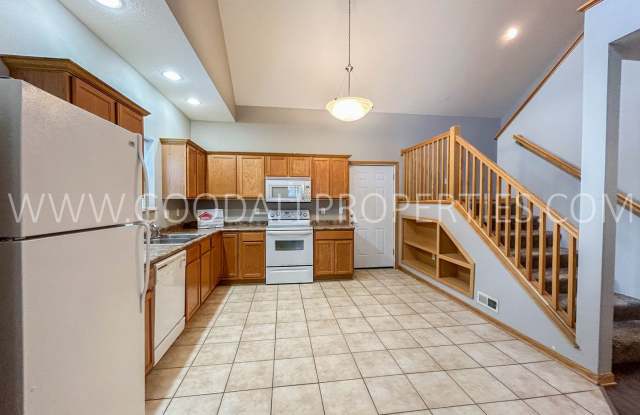3 Bedroom, 2.5 Bath  Corner lot Townhome in Urbandale Gallery 4