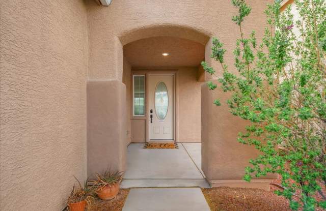 3 Bd, 3 Bth Oasis with Updated Paint in Prime Location Gallery 3