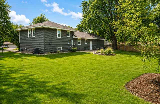 921 Oriole Dr Gallery 2
