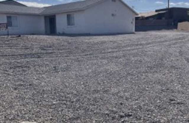 South side home, move in ready. Call for a showing. Gallery 4