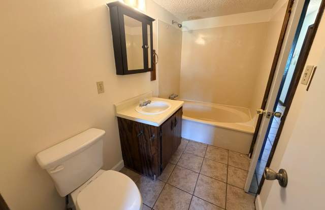2BD/2B Towhouse Gallery 4