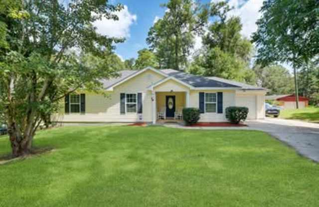 3/2 home located just off N. Meridian and Available NOW. photos photos