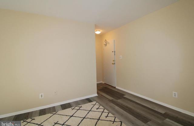 4919 AMERICANA DR #D Gallery 2