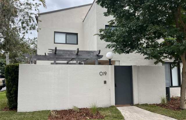 4702 SW 67th Ave photos photos