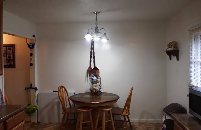 323-01 Richlands Avenue Gallery 4