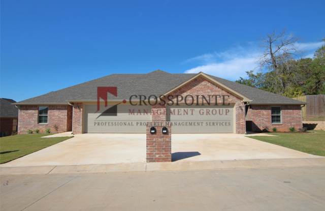 Beautiful 3 Bedroom 2 Bathroom Townhouse in South Tyler! Gallery 2