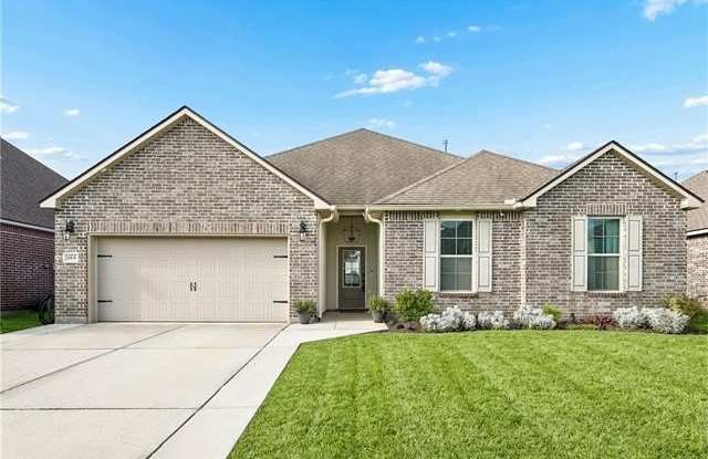664 LAKESHORE VILLAGE Drive Gallery 1