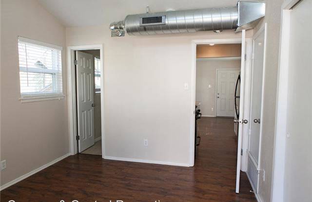 1106 W 22nd Unit 3 Gallery 2