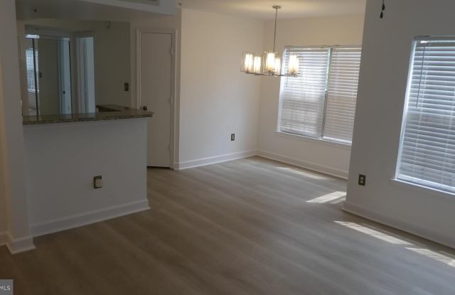 1007 SUMMERGLENN Court Gallery 4
