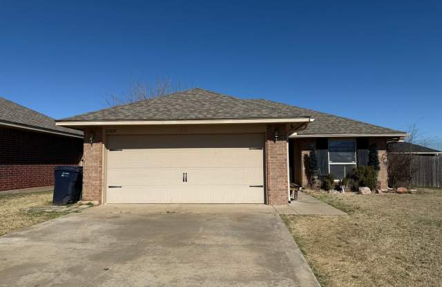 Spacious 2BD/2BTH Home Minutes away from Top Golf Chisholm Creek Shopping Center and Quail Springs Mall - photos photos
