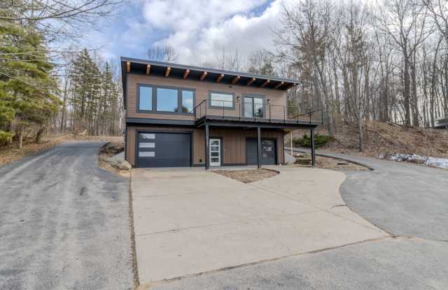 Stunning Newly Renovated 2-Bedroom, 2-Bathroom Luxury Rental Overlooking West Bay - 9186 Peninsula Drive, Grand Traverse County, MI 49686