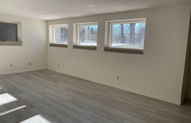 Basement Apartment ... ALL UTILITIES INCLUDED, INCLUDING WIFI!! photos photos