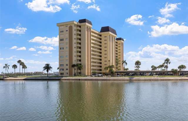 4775 COVE Circle Gallery 1
