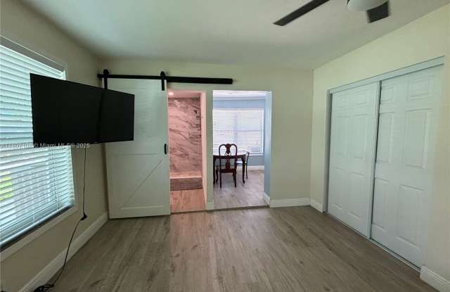 15050 Pierce St - 15050 Pierce Street, Richmond Heights, FL 33176