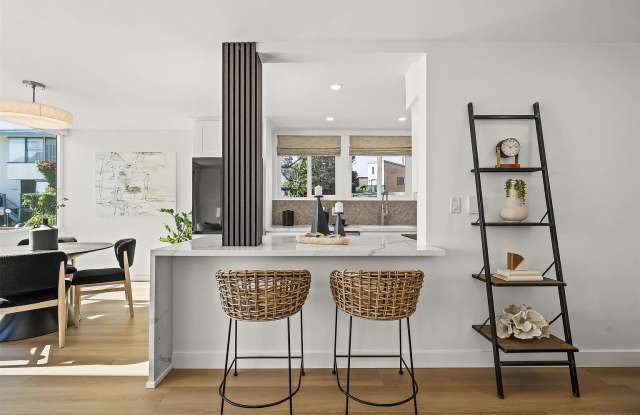 3920 Riviera Dr Gallery 2