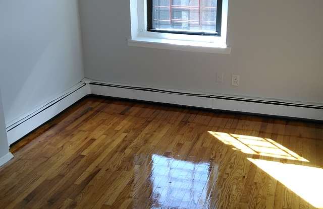 214 Elm St Gallery 4