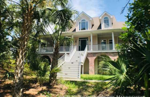 274 Little Oak Dr - 274 Little Oak Dr, Folly Beach, SC 29439