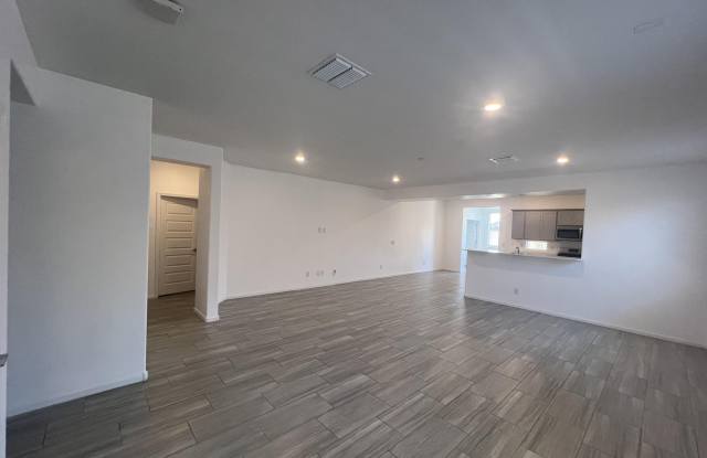 19 N 197TH Drive Gallery 4
