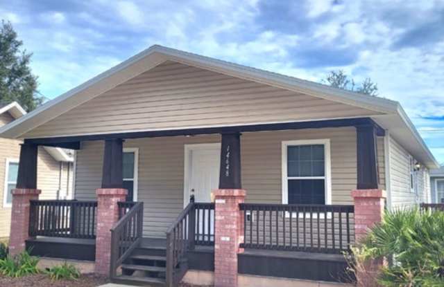 Well Laid Out 4 Bed/ 2 Baths with large Living/Dining and Vinyl Floors throughout on Partially Fenced Yard. Charming! Gallery 4