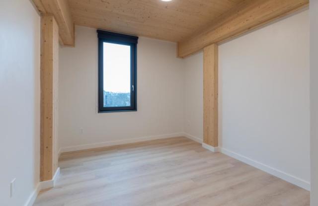 11 East Lenox Gallery 3