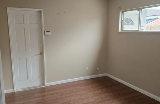 Beaufitul Single Family in Westminster for Lease photos photos