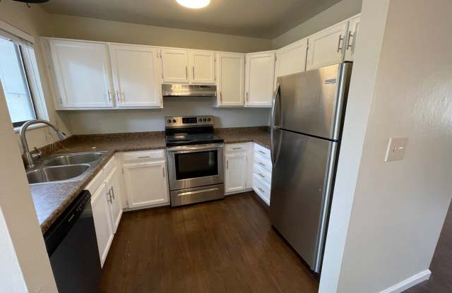Centaur Village 3 Bedroom/2 Bath Newly Updated, Huge Yard photos photos