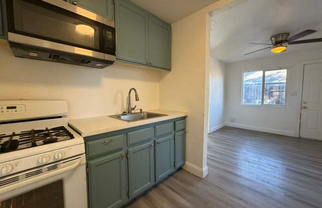 Available For Immediate Move in! Cute and Cozy One Bedroom! Apply Today! Gallery 4