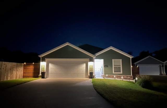 Spacious 3BR/2BA for rent in Fayetteville, AR photos photos