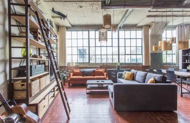 881 Memorial Drive SE Gallery 2