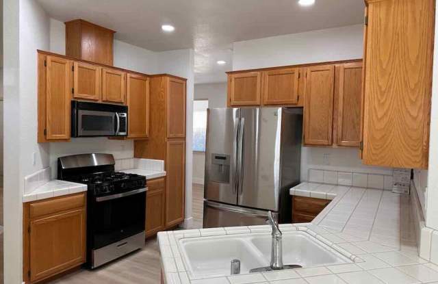 Remodeled 3 Bedroom Elk Grove House Gallery 4