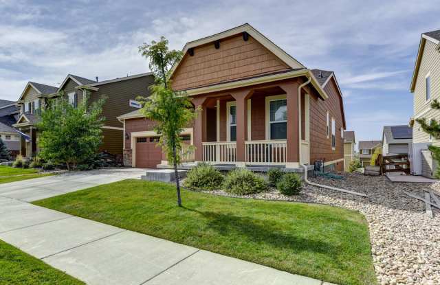 Large 3 bed 3 bath in Flatiron Meadows next to Meadowlark School. Tons of Updates Gallery 4
