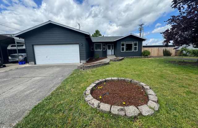 Updated 3 bedroom house - 2532 West Jay Avenue, Roseburg, OR 97471