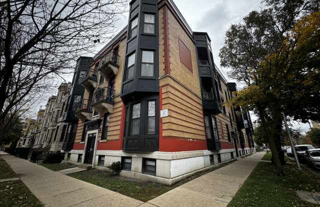 2748 W Le Moyne St photos photos