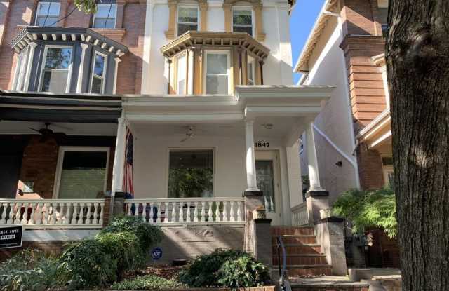 1847 Ontario Pl NW Unit A Gallery 2