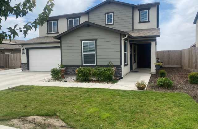 Spacious 5 Bedroom 4 Bathroom in Tulare!! photos photos