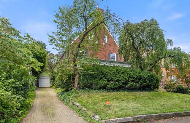 *Beautifully Updated  Spacious 4BD/3.5BA Single-Family Home available in Point Breeze* photos photos