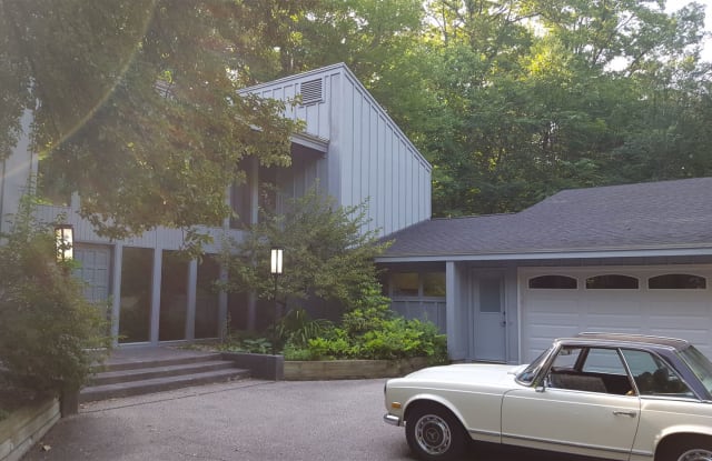 2150 W 32nd St - 2150 West 32nd Street, Allegan County, MI 49423