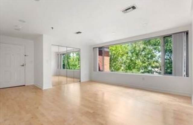 193 Oak St. Gallery 3