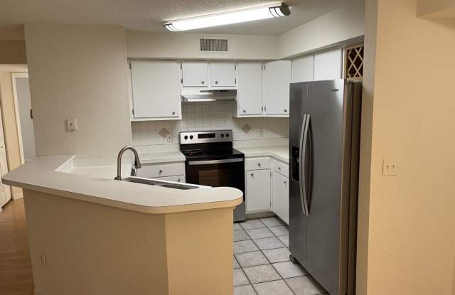 Beautiful 1st floor, 3 bedroom/2 bath condo w/ GARAGE photos photos