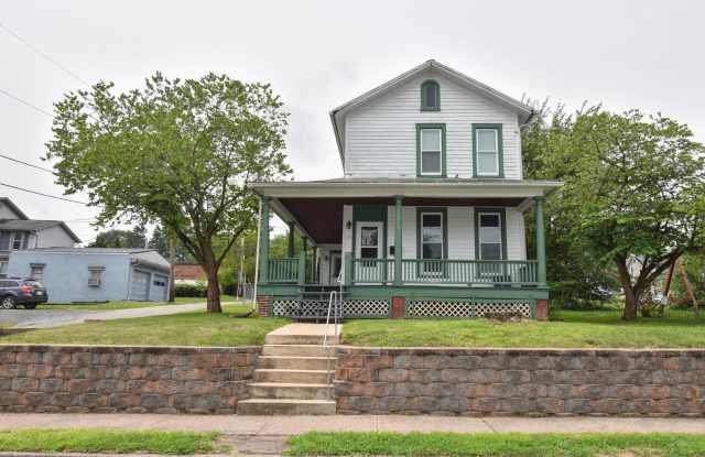 Spacious Three Bedroom Home in Lock Haven! - 15 North Jones Street, Lock Haven, PA 17745