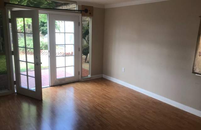 5009 La Crescenta Avenue Gallery 4