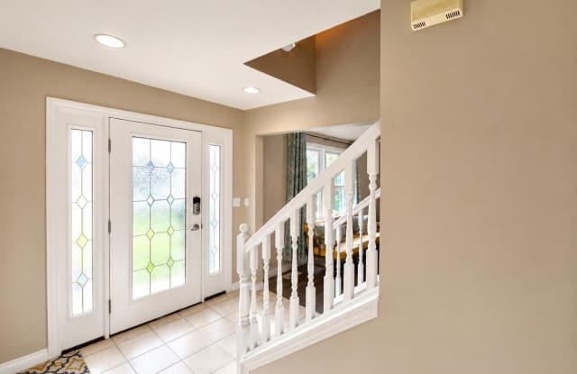 4697 Lauren Lane Gallery 4