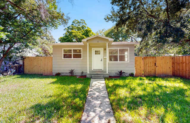 4 Bedroom / 2 Bath House photos photos